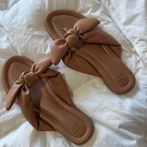 A new day bow sandals. Size 8.